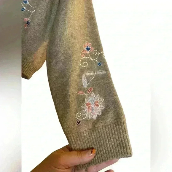 Verona Women’s Cropped Tan Floral Embroidered Sweater Large Grandmacore Cottage - Picture 5 of 11